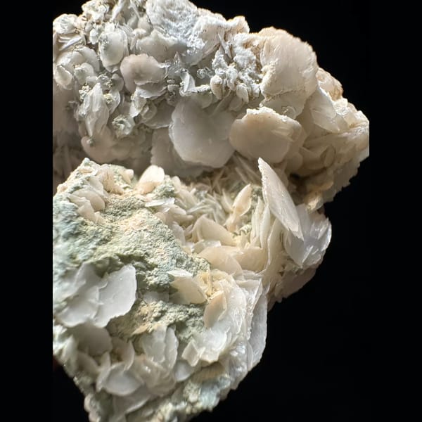 Sugar quartz with gradient petal calcite from Inner Mongolia — detail view
