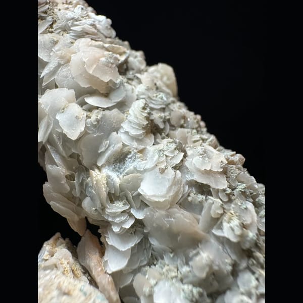Sugar quartz with gradient petal calcite from Inner Mongolia — detail view