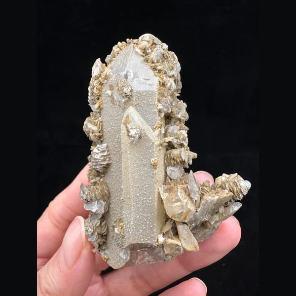 Quartz with petal and dogtooth calcite from Inner Mongolia — alternate view