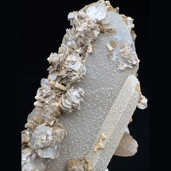 Quartz with petal and dogtooth calcite from Inner Mongolia — alternate view