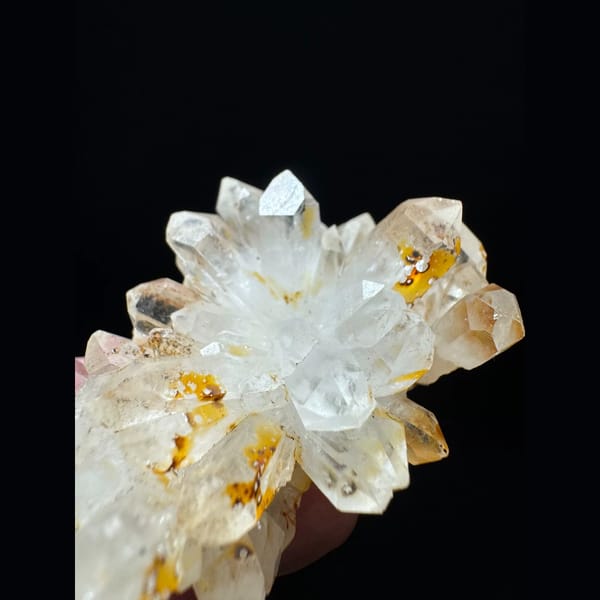 Quartz flower cluster from Jinkouhe Sichuan — detail view