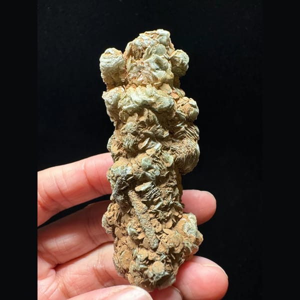 Sugar quartz with green petal calcite and red mud from Inner Mongolia — complete view