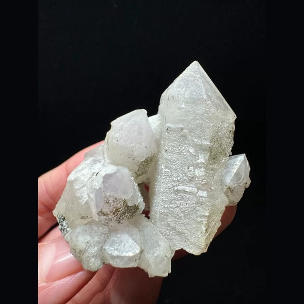 Pale amethyst cluster floater from Inner Mongolia — complete view