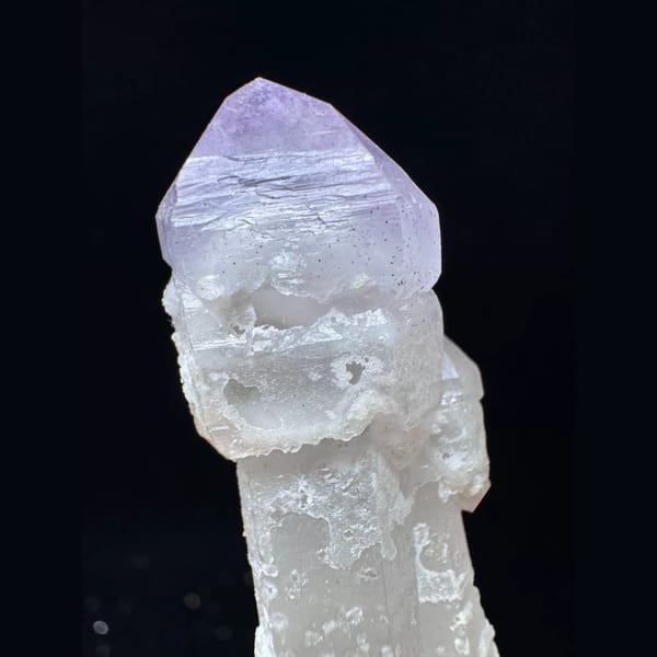 Scepter amethyst with phantoms from Inner Mongolia — detail view