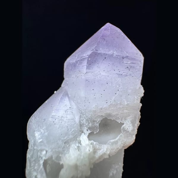 Scepter amethyst with phantoms from Inner Mongolia — detail view