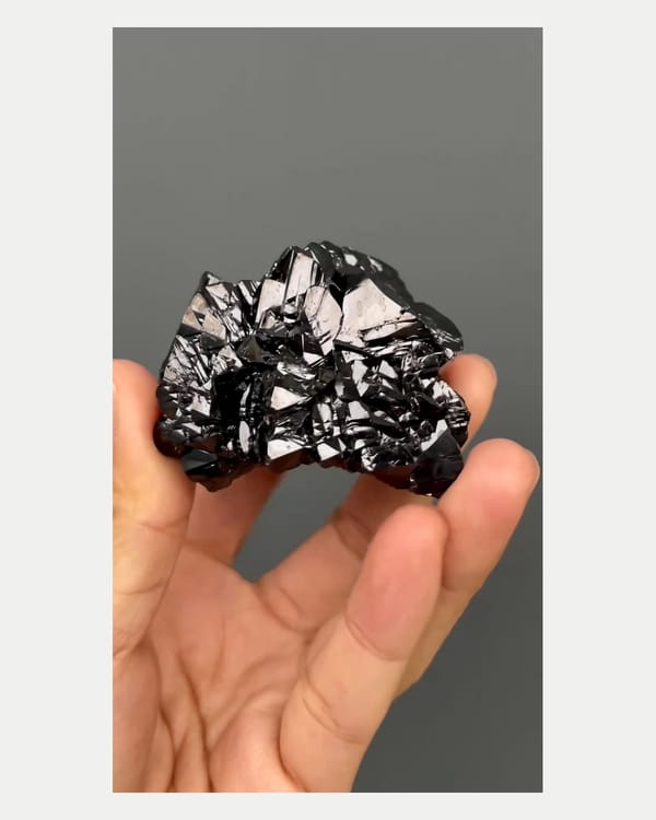 Complete right oblique view of lustrous cassiterite crystal cluster