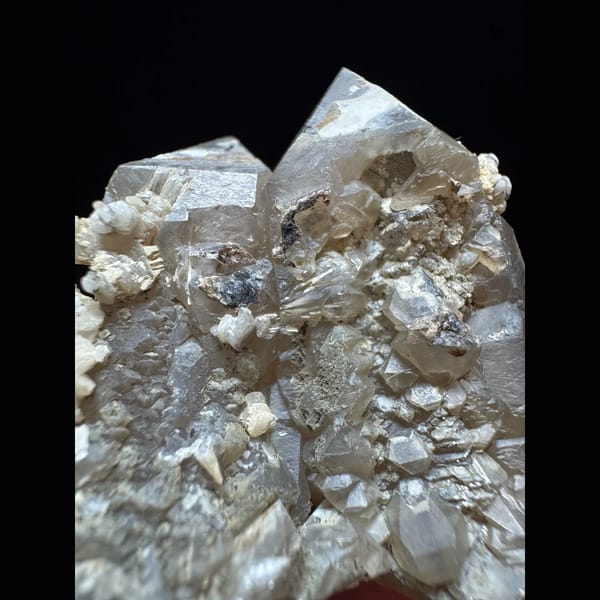 Skeletal interference quartz with calcite from Inner Mongolia — detail view