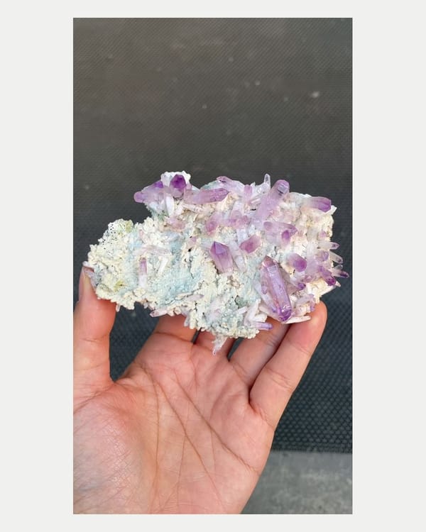 Complete front view of purple cruz quartz cluster