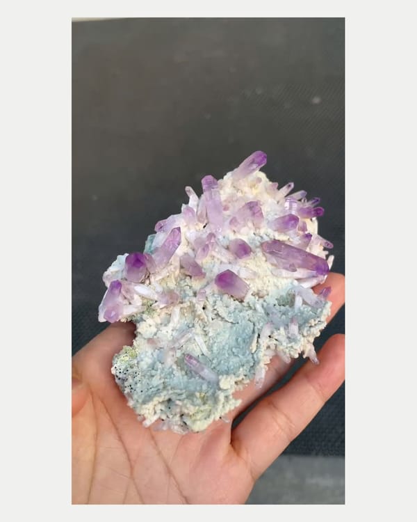 Complete reverse view of purple cruz quartz cluster