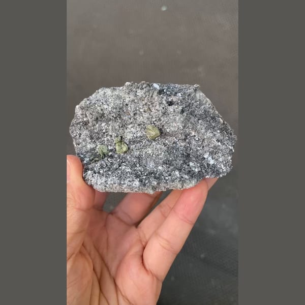 Kesterite with green mushistonite on a sparkling mica plate from Xuebaoding — detail view