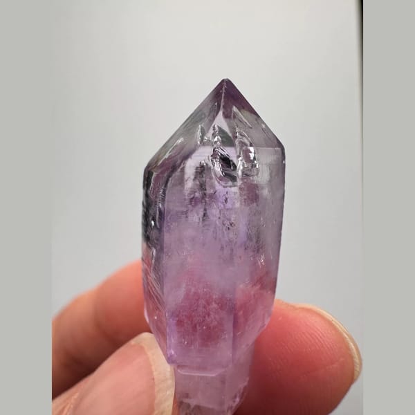 Vera Cruz amethyst scepter with phantoms from Mexico — detail view