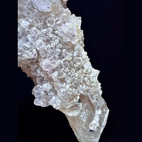 Large quartz with secondary amethyst and hematite from Inner Mongolia — detail view