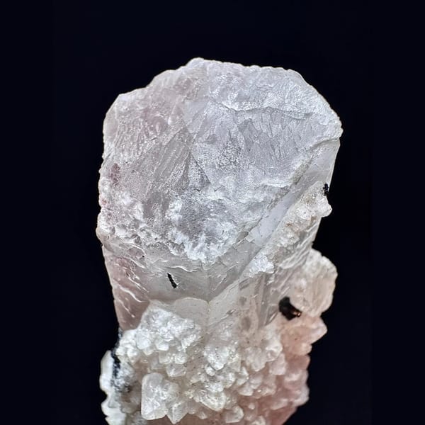 Large quartz with secondary amethyst and hematite from Inner Mongolia — detail view