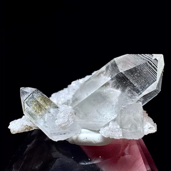 Quartz with scheelite from Yaogangxian — alternate view