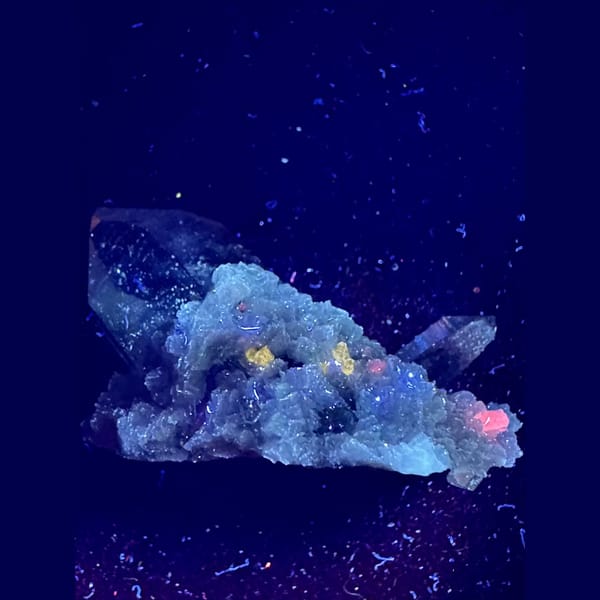Quartz with scheelite from Yaogangxian — detail view