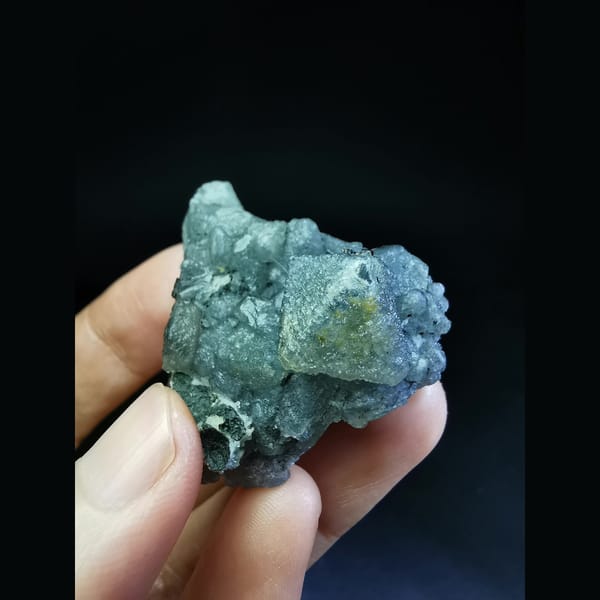 Stepped octahedral blue fluorite from Huanggangliang — alternate view