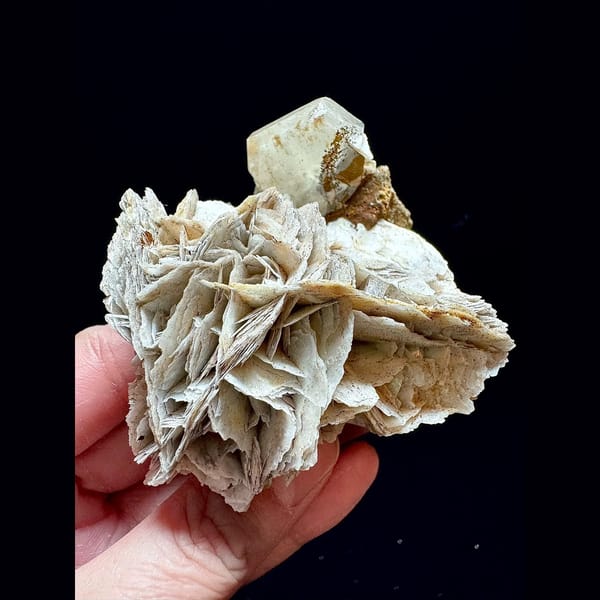 Petal and blocky calcite from Yaogangxian — alternate view