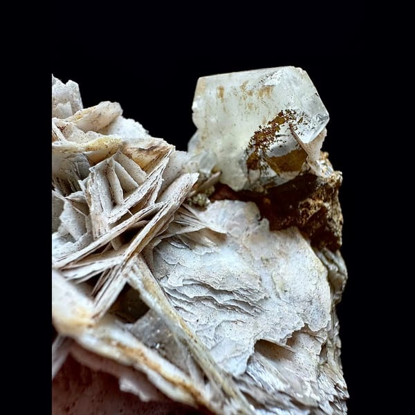 Petal and blocky calcite from Yaogangxian — detail view