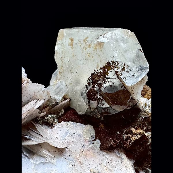 Petal and blocky calcite from Yaogangxian — detail view