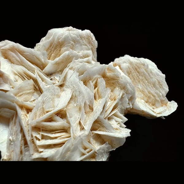 Petal calcite rosette cluster from Yaogangxian — alternate view