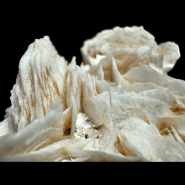 Petal calcite rosette cluster from Yaogangxian — detail view