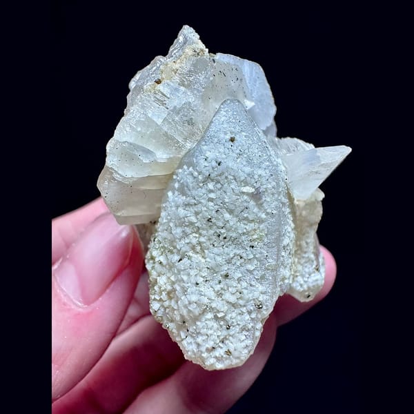 Quartz floater with calcite and scheelite from Yaogangxian — alternate view