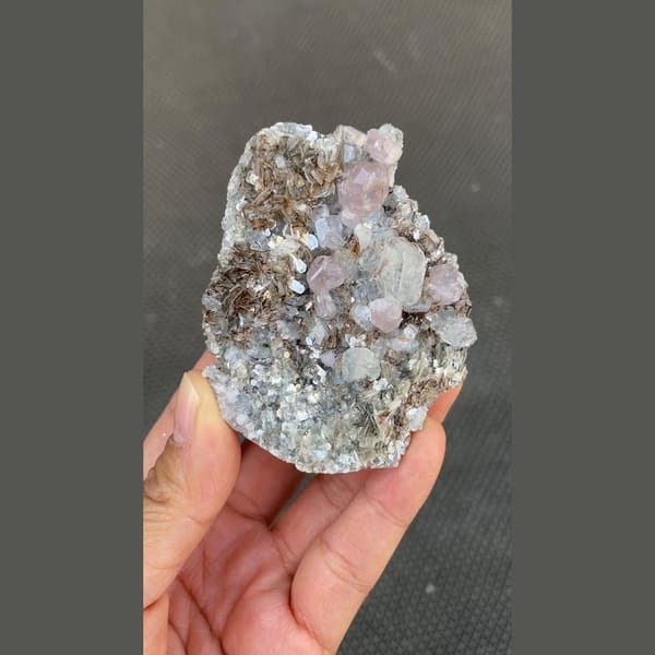 Pale violet apatite with aquamarine on mica from Xuebaoding, Sichuan — complete view