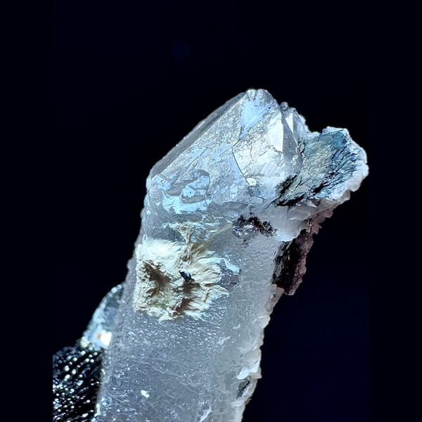 Velvety quartz with hematite rose and calcite from Inner Mongolia — detail view
