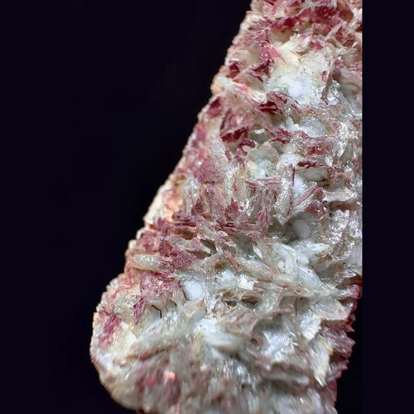 Quartz with multicolour petal calcite from Dong Ujimqin — detail view
