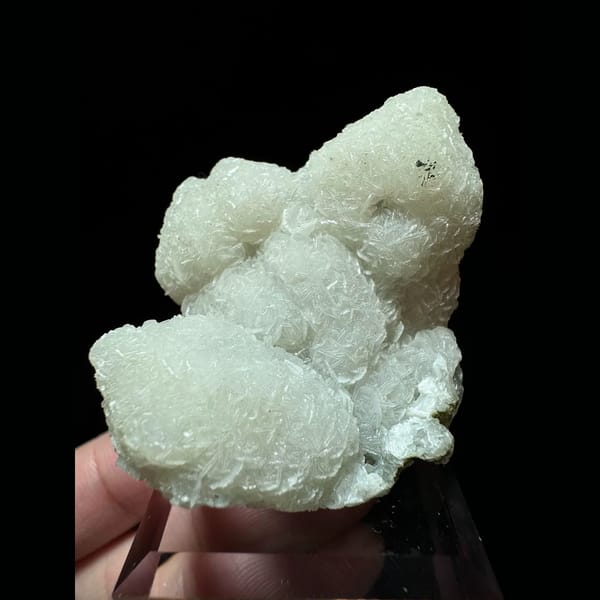 Castle quartz with petal calcite from Inner Mongolia — complete view