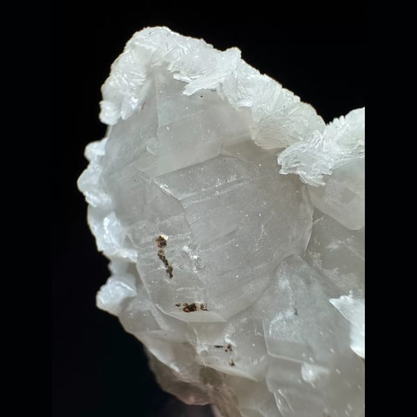 Castle quartz with petal calcite from Inner Mongolia — detail view