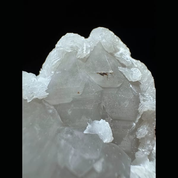 Castle quartz with petal calcite from Inner Mongolia — detail view