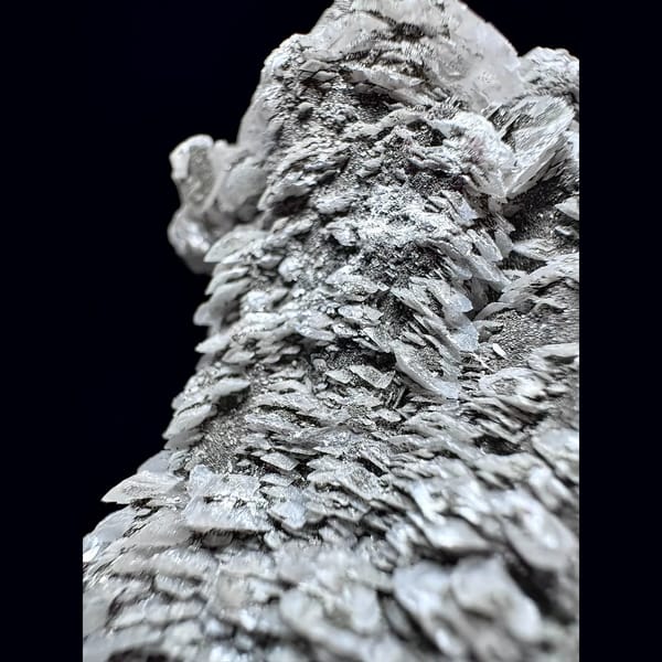 Quartz with layered petal calcite from Inner Mongolia — detail view