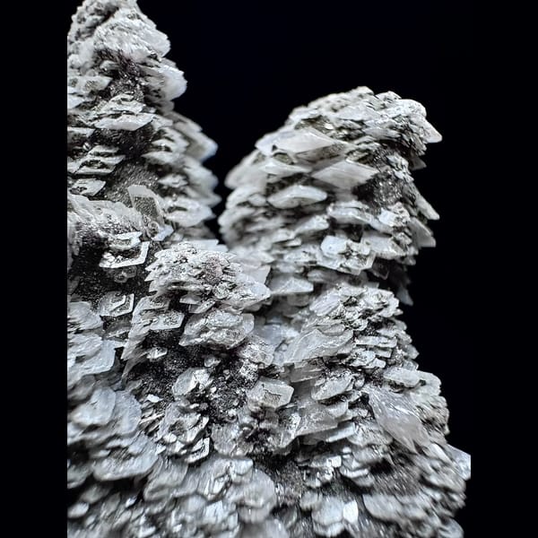 Quartz with layered petal calcite from Inner Mongolia — detail view