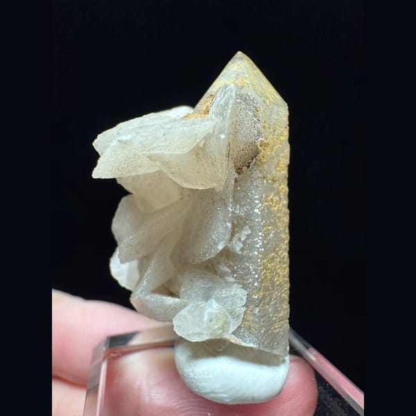 Velvety quartz with petal calcite from Inner Mongolia — complete view