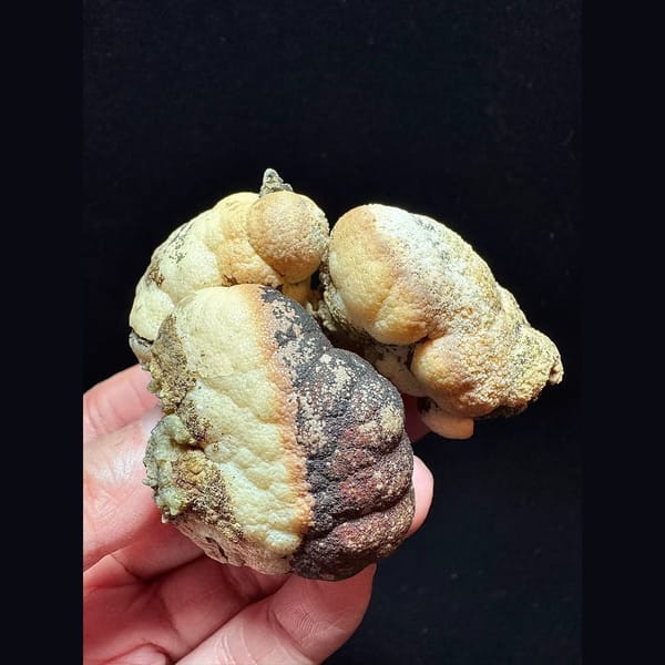 Calcite ball floater with sphalerite from Shijiangshan — complete view