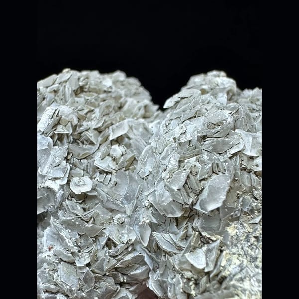 Green layered petal calcite on quartz floater from Inner Mongolia — detail view