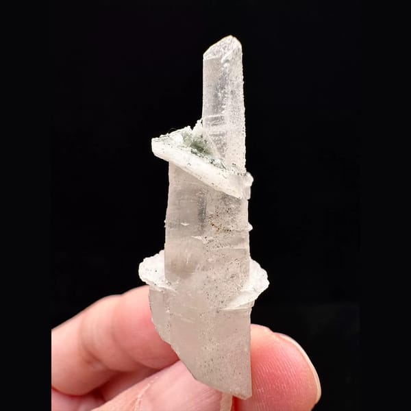 Interference quartz crystal with calcite blades from Huanggangliang — alternate view