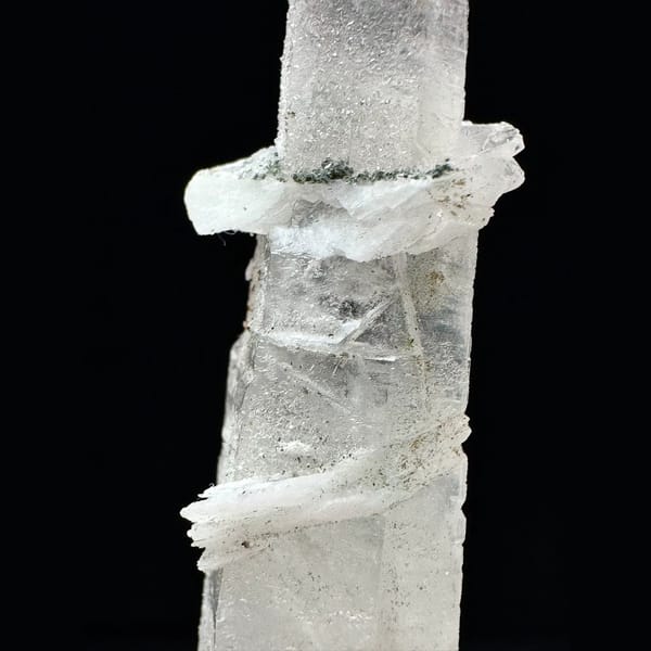 Interference quartz crystal with calcite blades from Huanggangliang — detail view