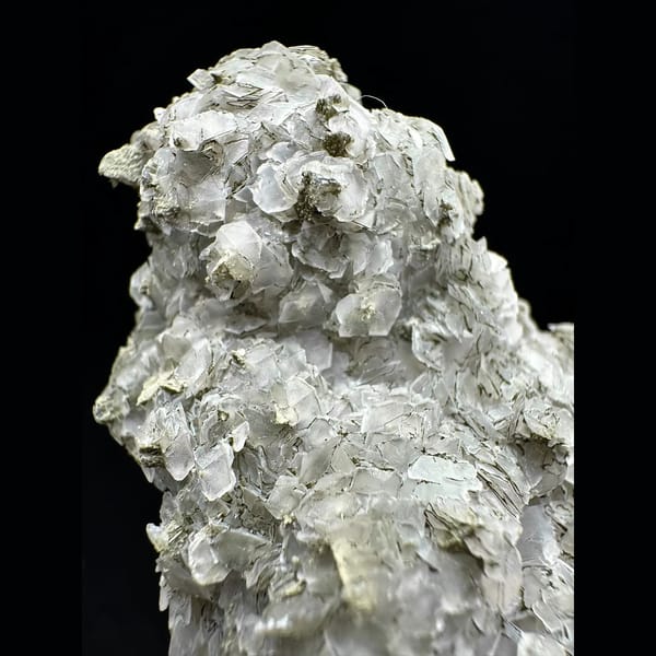 Sugar quartz floater with green petal calcite from Inner Mongolia — detail view