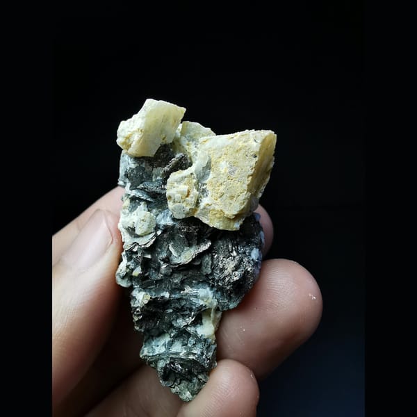 Platy loellingite with two calcite crystals from Huanggangliang — alternate view