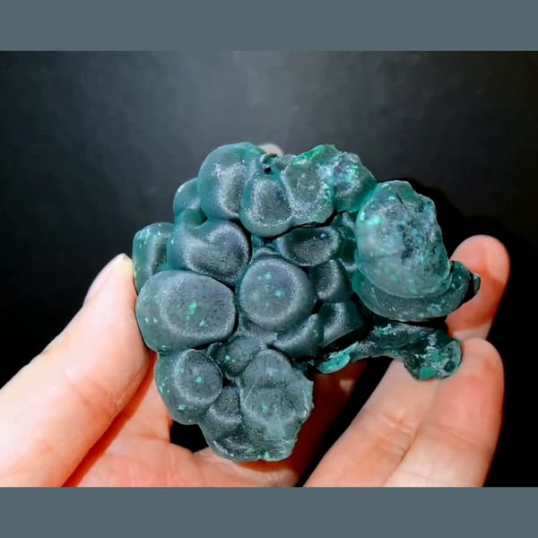 Cats-eye malachite from the Congo — complete view