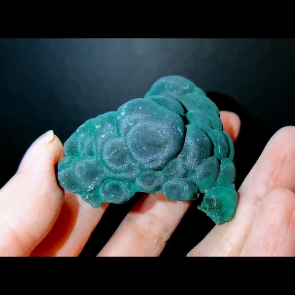 Cats-eye malachite from the Congo — complete view