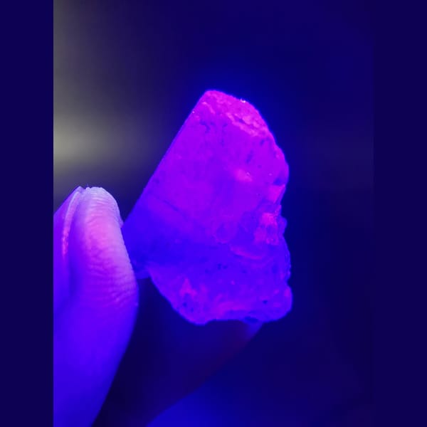 Calcite crystal with a three-faced termination — alternate view