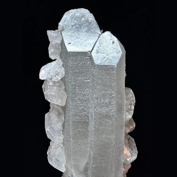 Sparkly quartz with Mercedes-star calcite from Inner Mongolia — detail view
