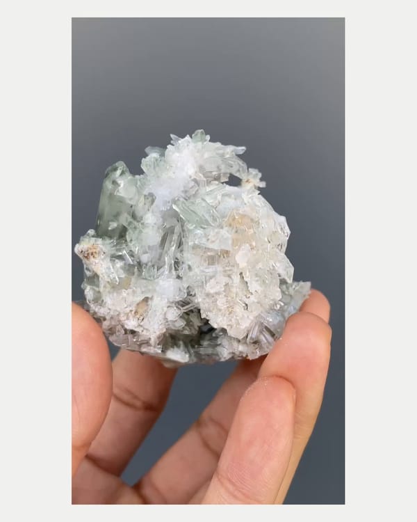 Complete reverse view of green phantom quartz cluster