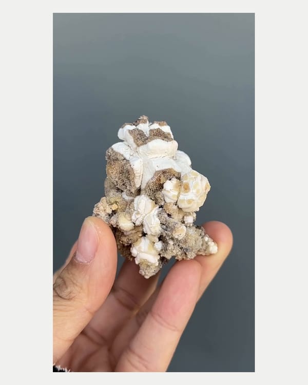 Complete front view of popcorn fluellite cluster