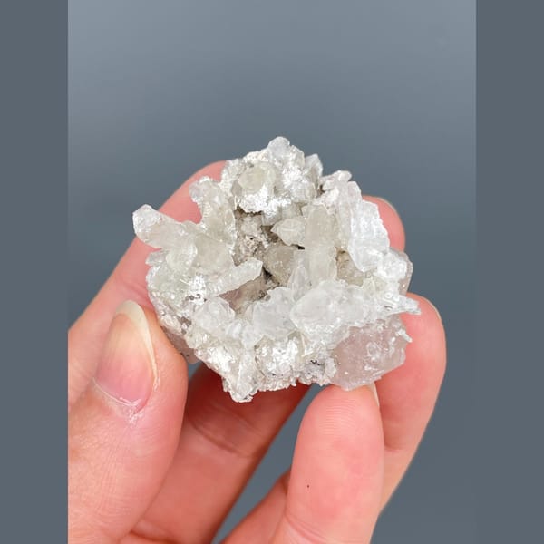 Glassy colourless fluorite with quartz from Inner Mongolia — complete view