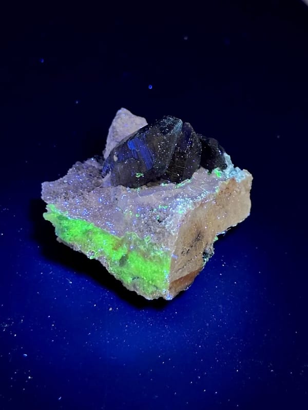Complete opposite angle under special illumination showing smoky quartz on pale matrix