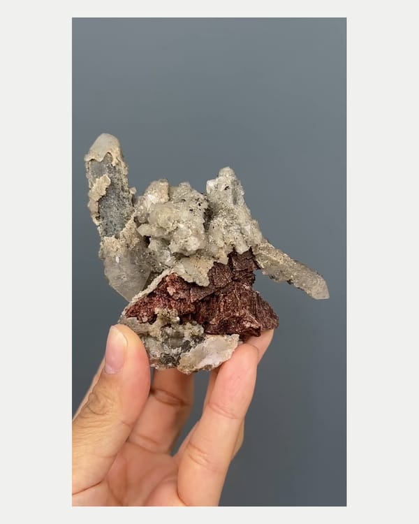 Complete front view of quartz with garnet crystals